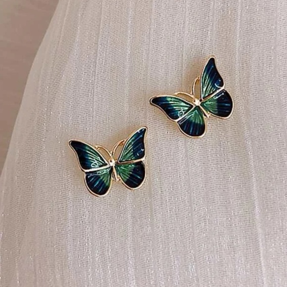 ✨Butterfly Studs (Boutique) - Picture 5 of 6